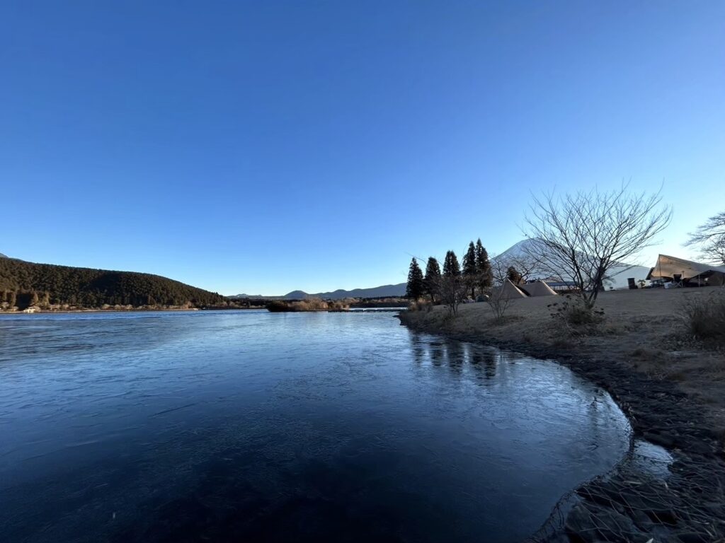 冬のキャンプ場の写真