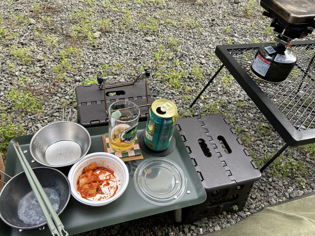 テーブルを使っている画像