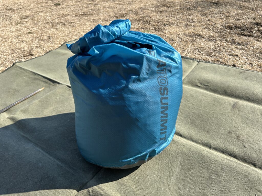 ドライバッグが自立している画像